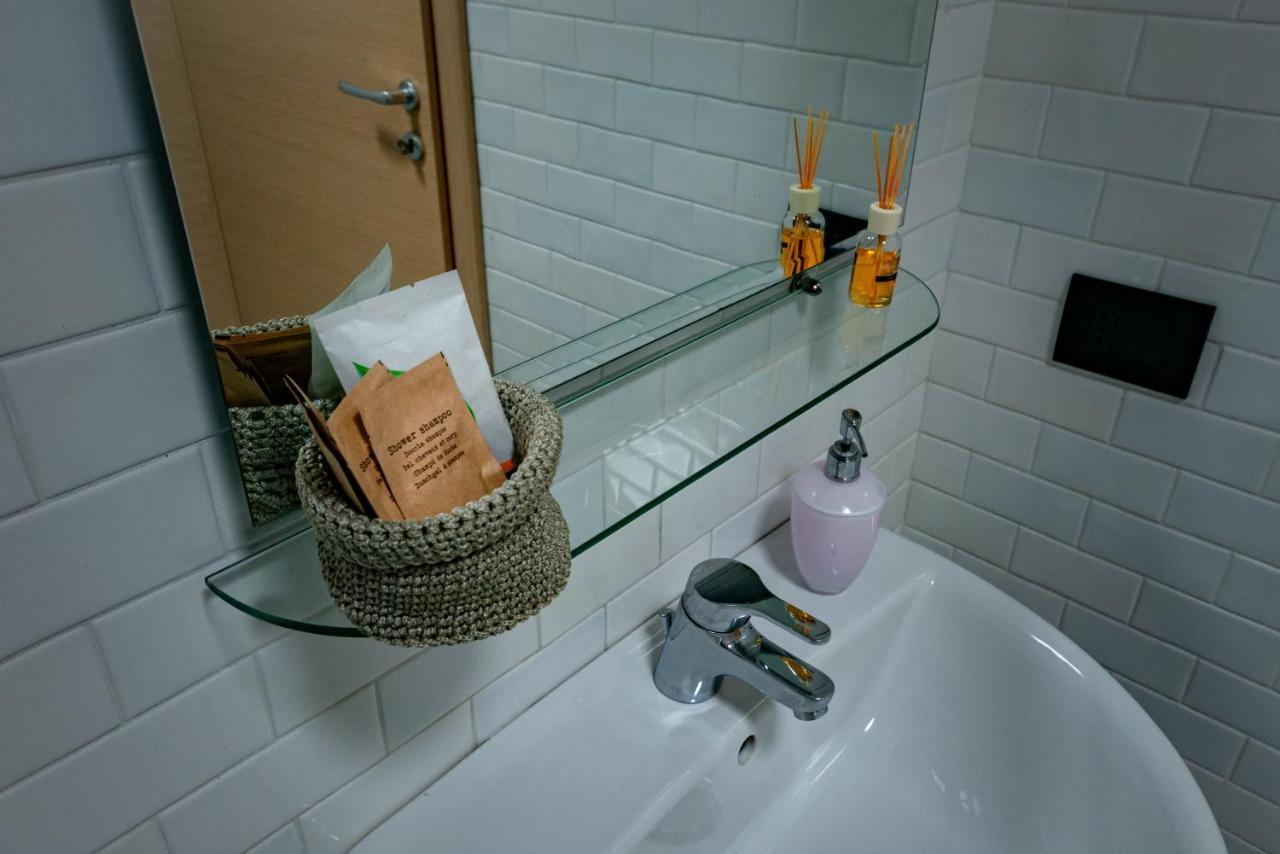 Dimora Santa Barbara Hotel แฟร์รารา ภายนอก รูปภาพ