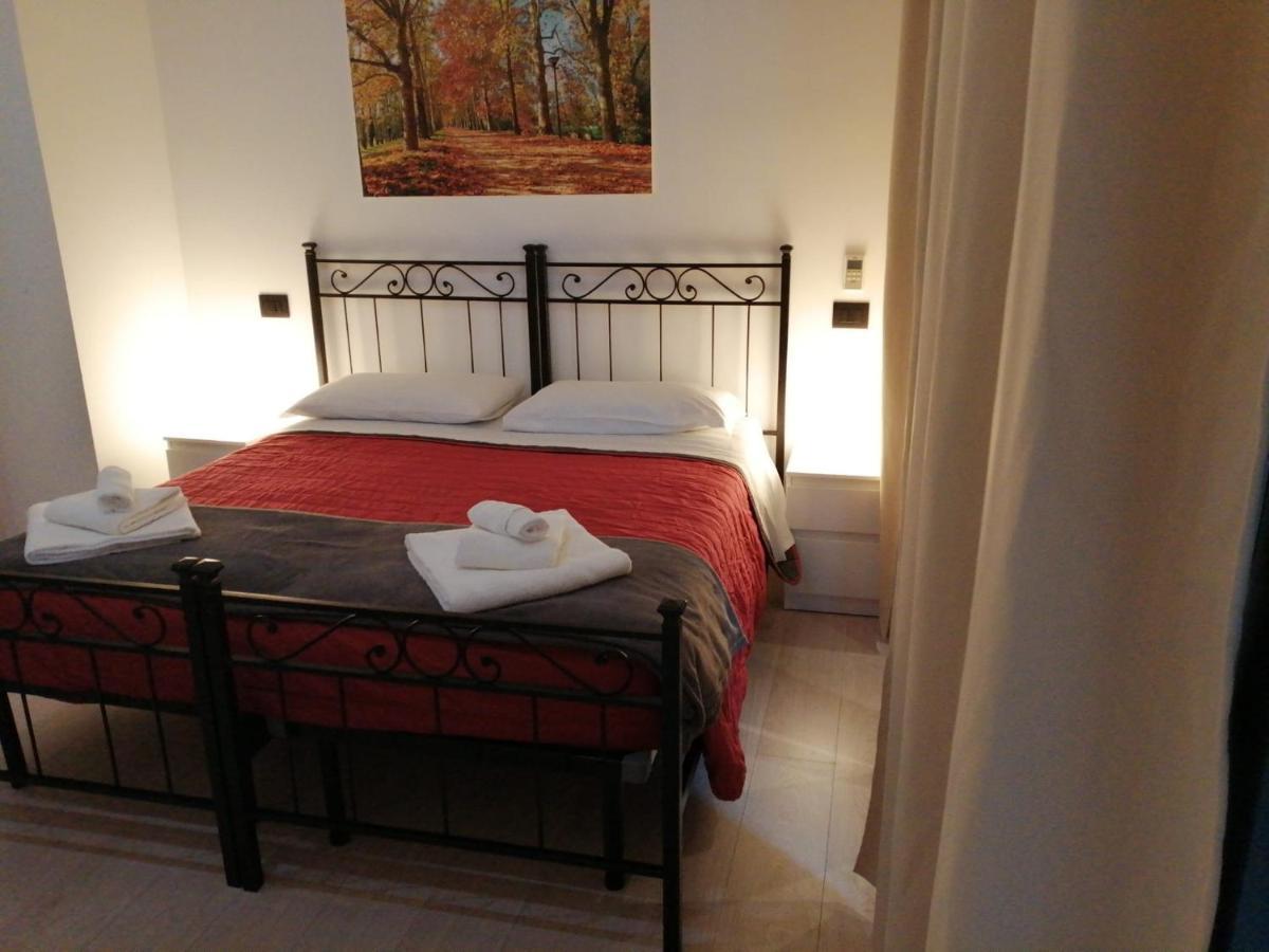 Dimora Santa Barbara Hotel แฟร์รารา ภายนอก รูปภาพ
