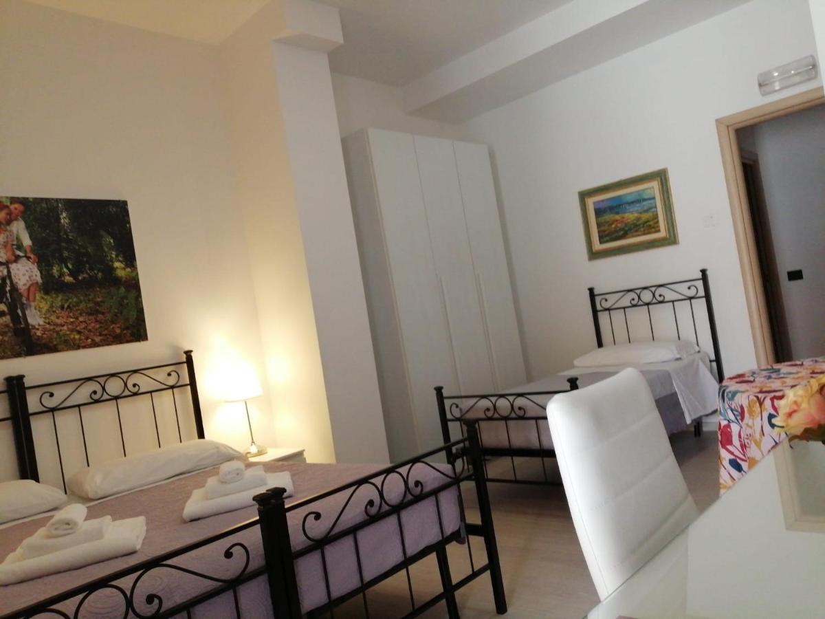Dimora Santa Barbara Hotel แฟร์รารา ภายนอก รูปภาพ