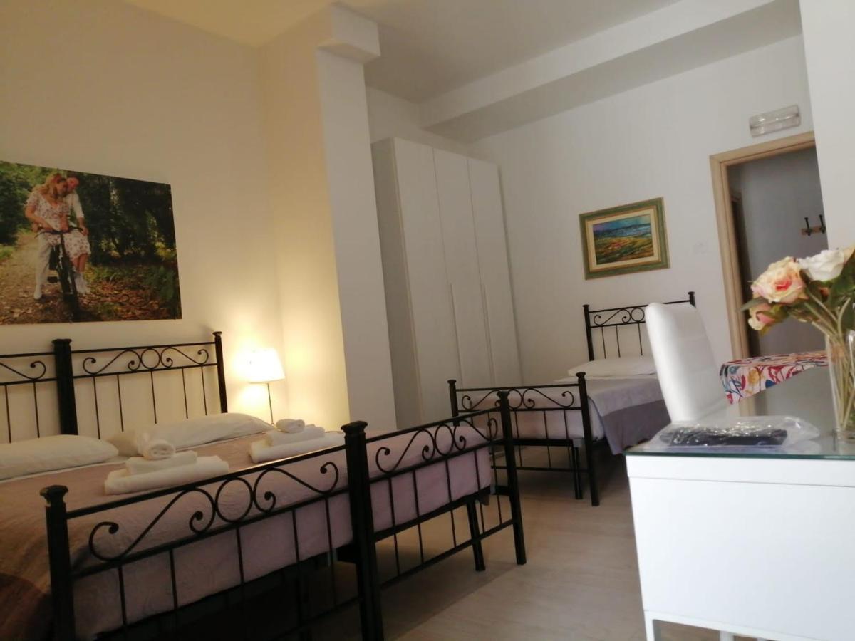 Dimora Santa Barbara Hotel แฟร์รารา ภายนอก รูปภาพ